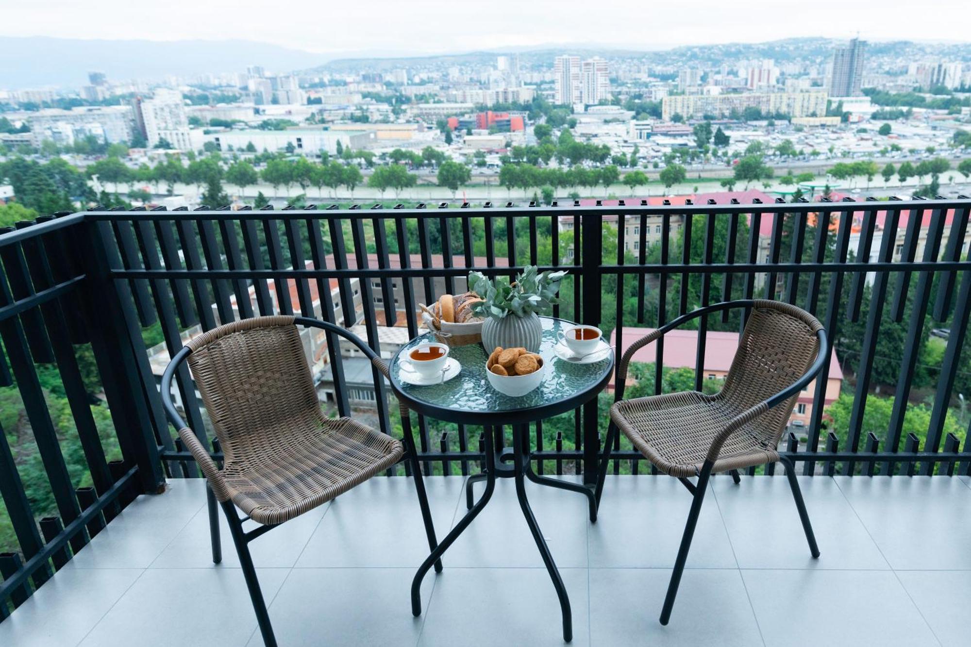Pool House Hotel Tbilisi Buitenkant foto
