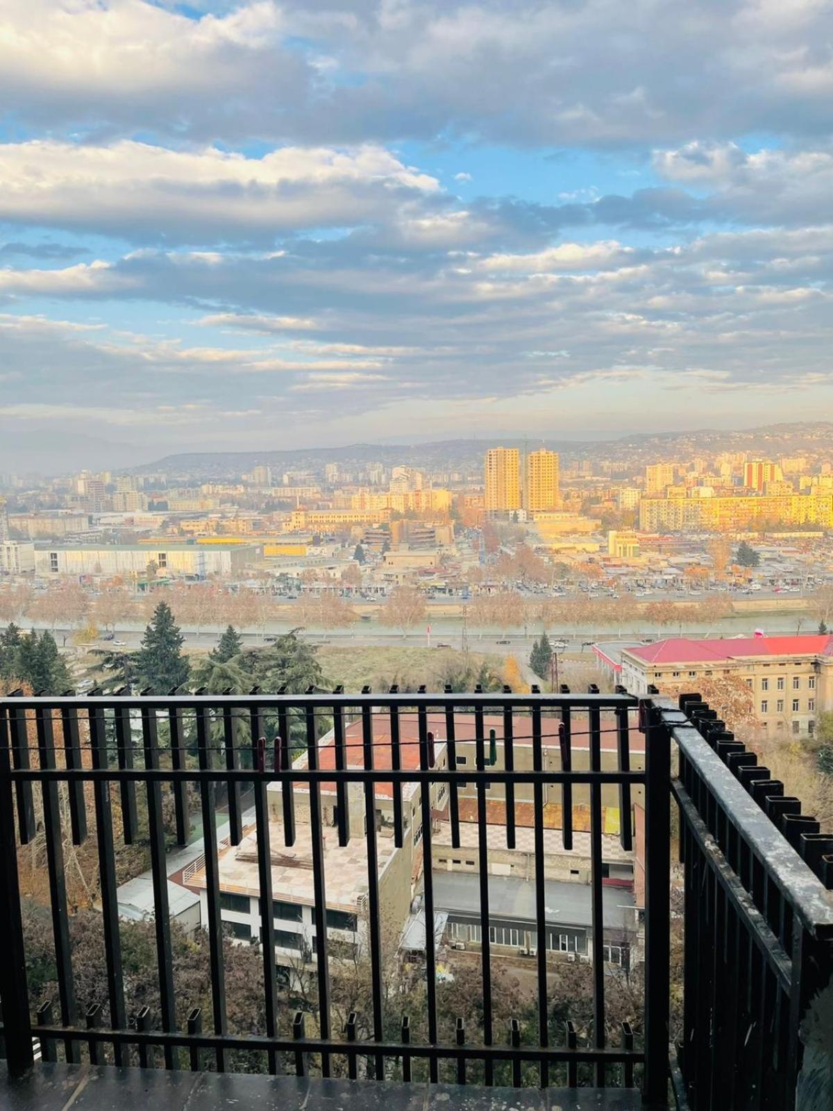 Pool House Hotel Tbilisi Buitenkant foto